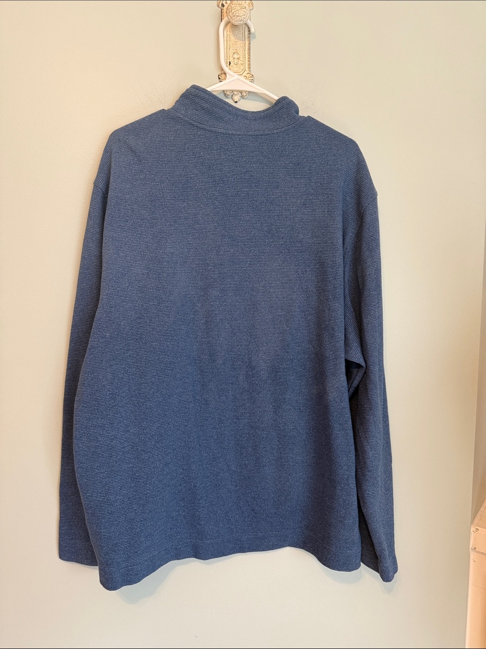 Van Heusen Pull Over - Picture 3 of 4